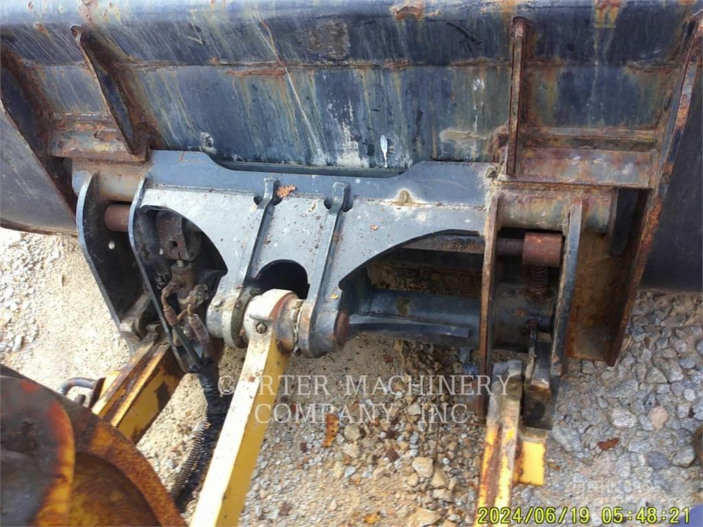 CAT 906M 輪胎式裝載機