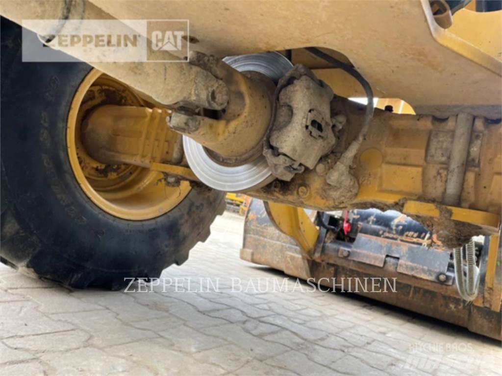 CAT 906M 輪胎式裝載機