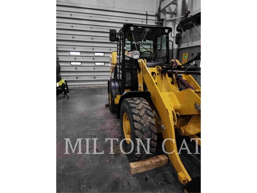 CAT 906M 輪胎式裝載機