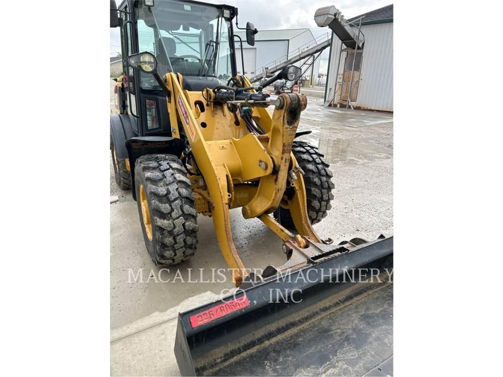 CAT 906M 輪胎式裝載機