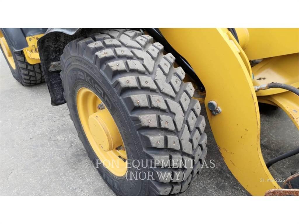 CAT 906M 輪胎式裝載機