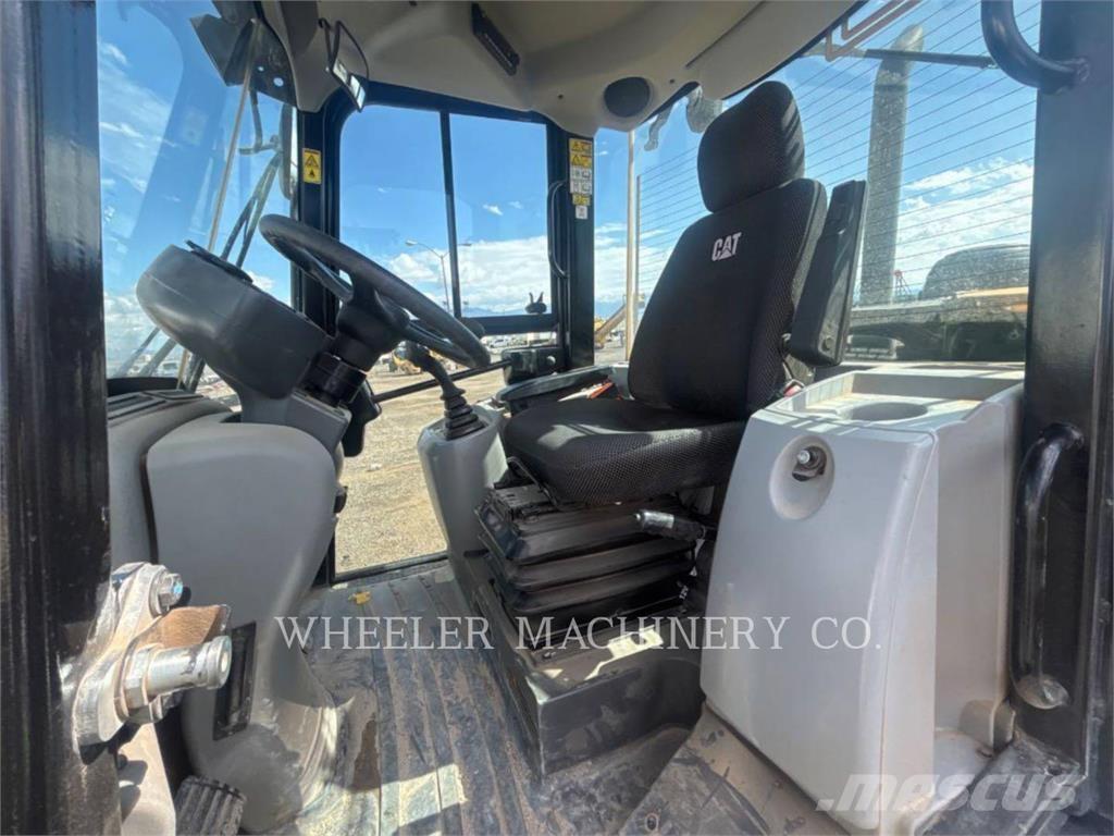 CAT 906M 輪胎式裝載機