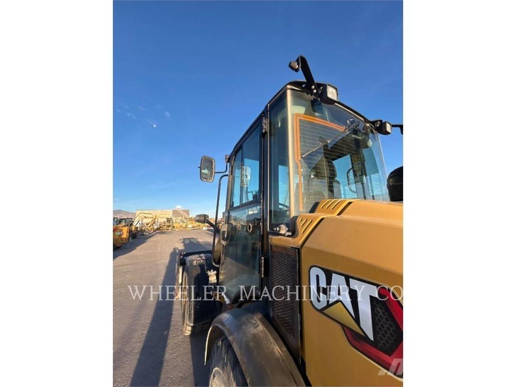 CAT 906M 輪胎式裝載機