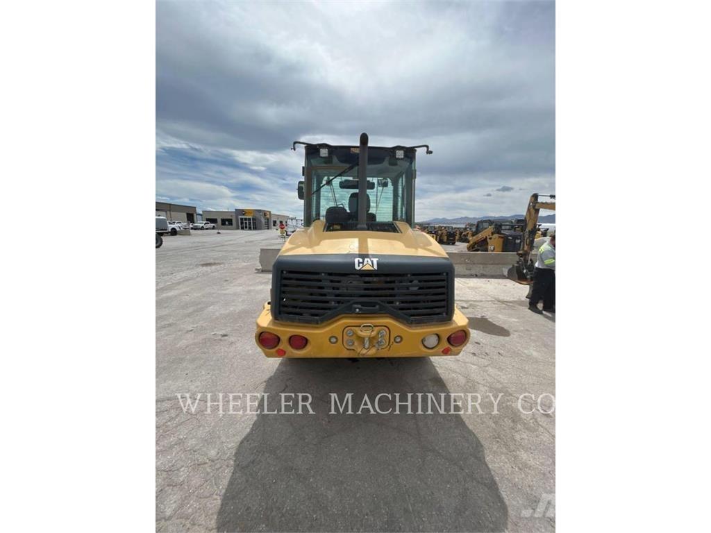CAT 906M 輪胎式裝載機