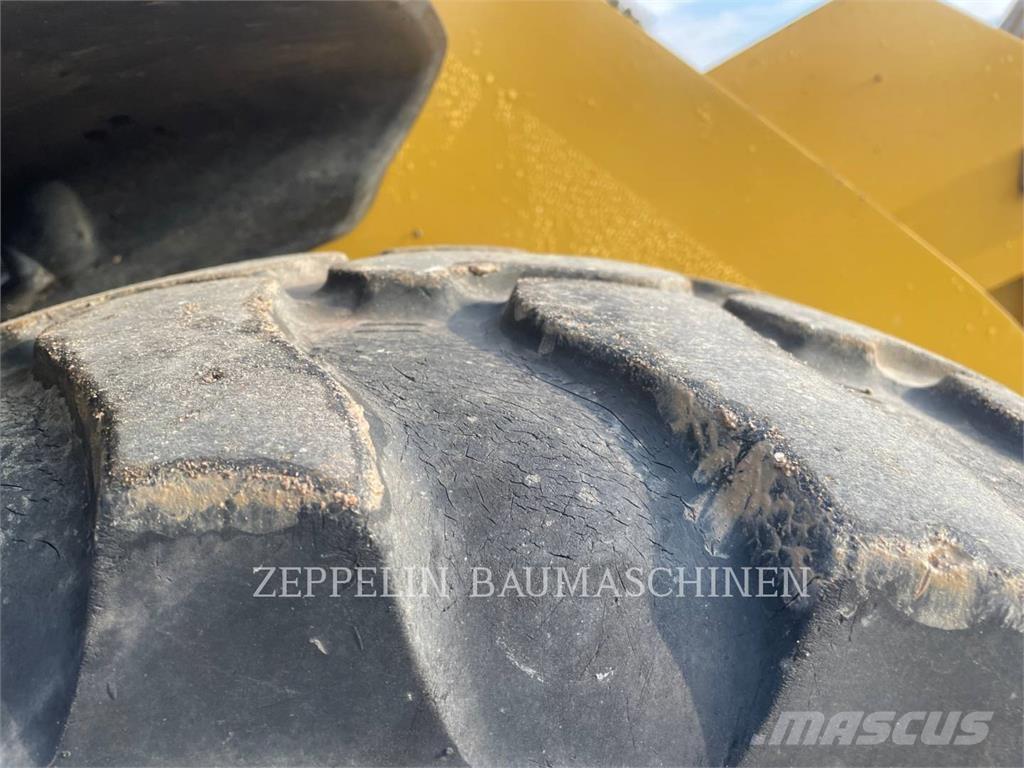 CAT 906M 輪胎式裝載機