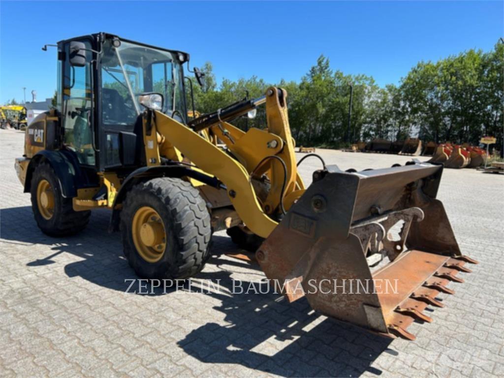 CAT 906M 輪胎式裝載機