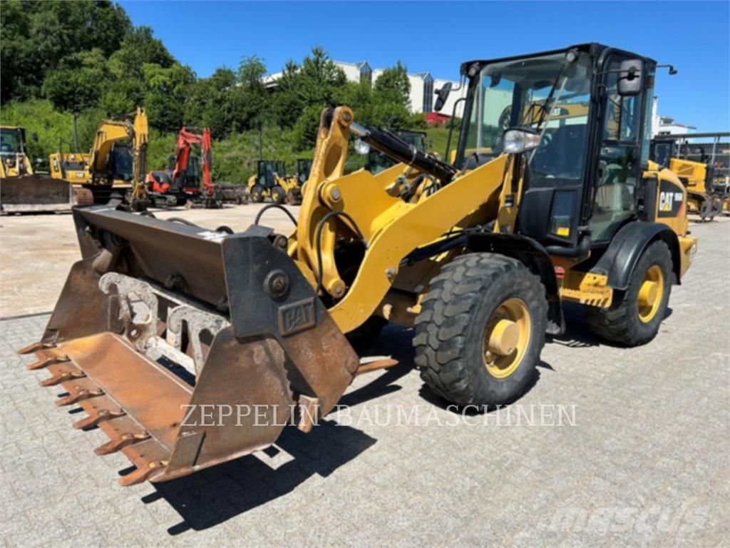CAT 906M 輪胎式裝載機