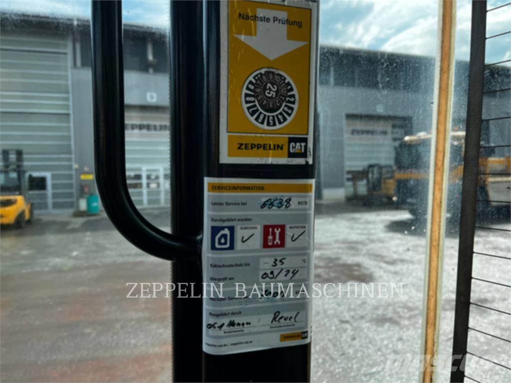 CAT 906M 輪胎式裝載機