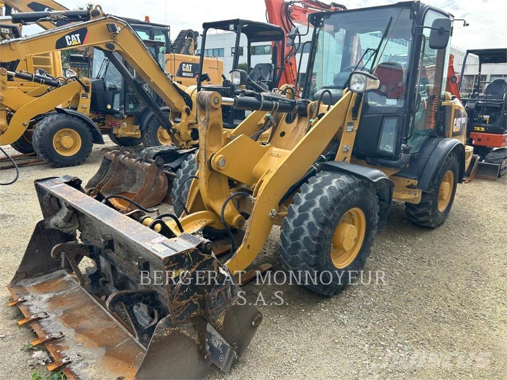CAT 906M 輪胎式裝載機