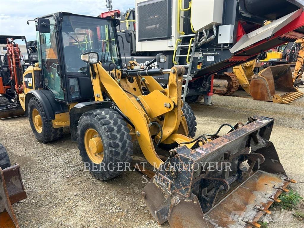 CAT 906M 輪胎式裝載機