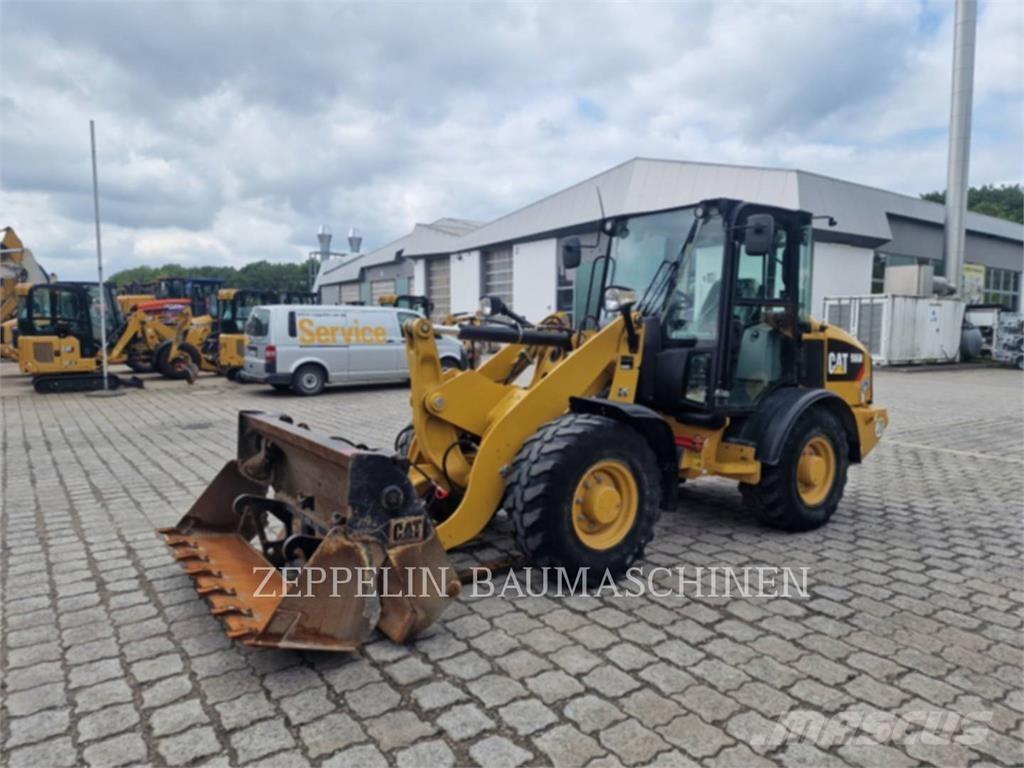 CAT 906M 輪胎式裝載機