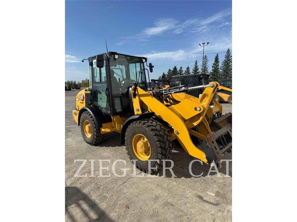 CAT 906M 輪胎式裝載機