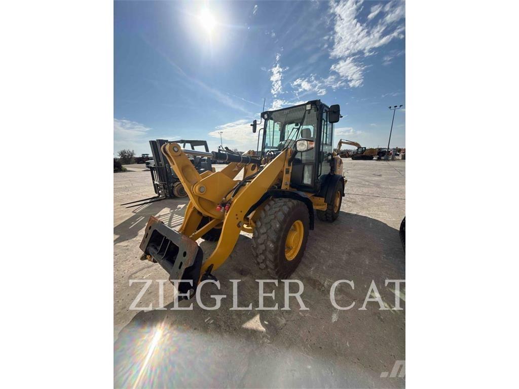 CAT 906M 輪胎式裝載機