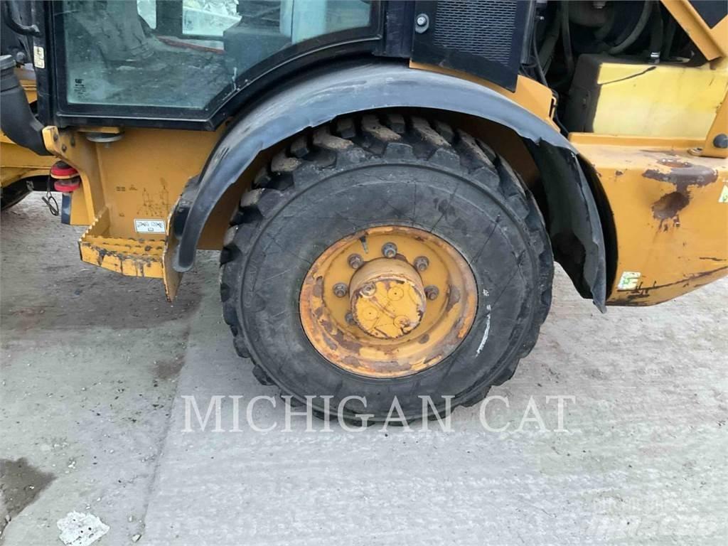 CAT 906M AR 輪胎式裝載機