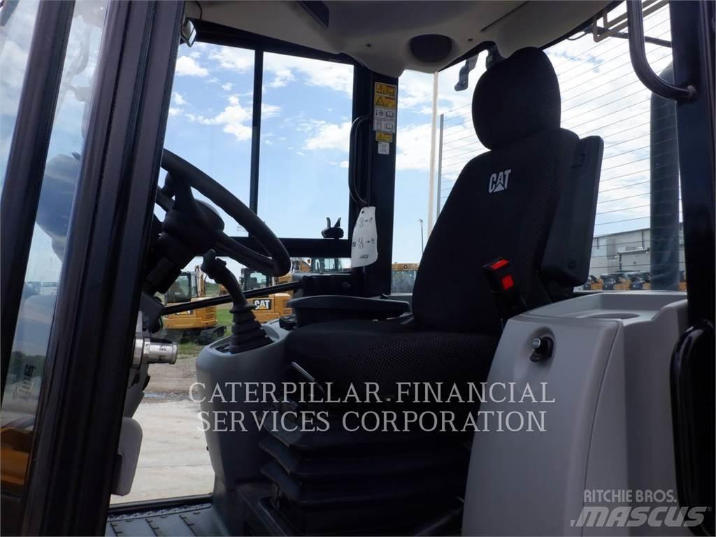 CAT 908M 輪胎式裝載機