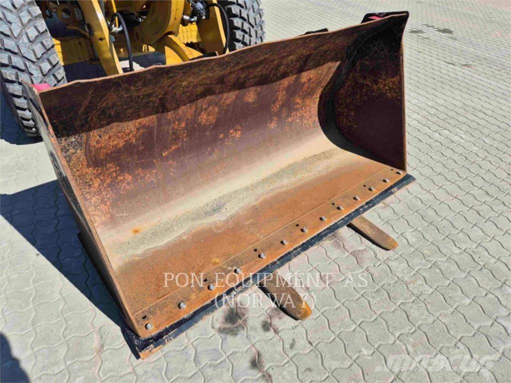 CAT 908M 輪胎式裝載機