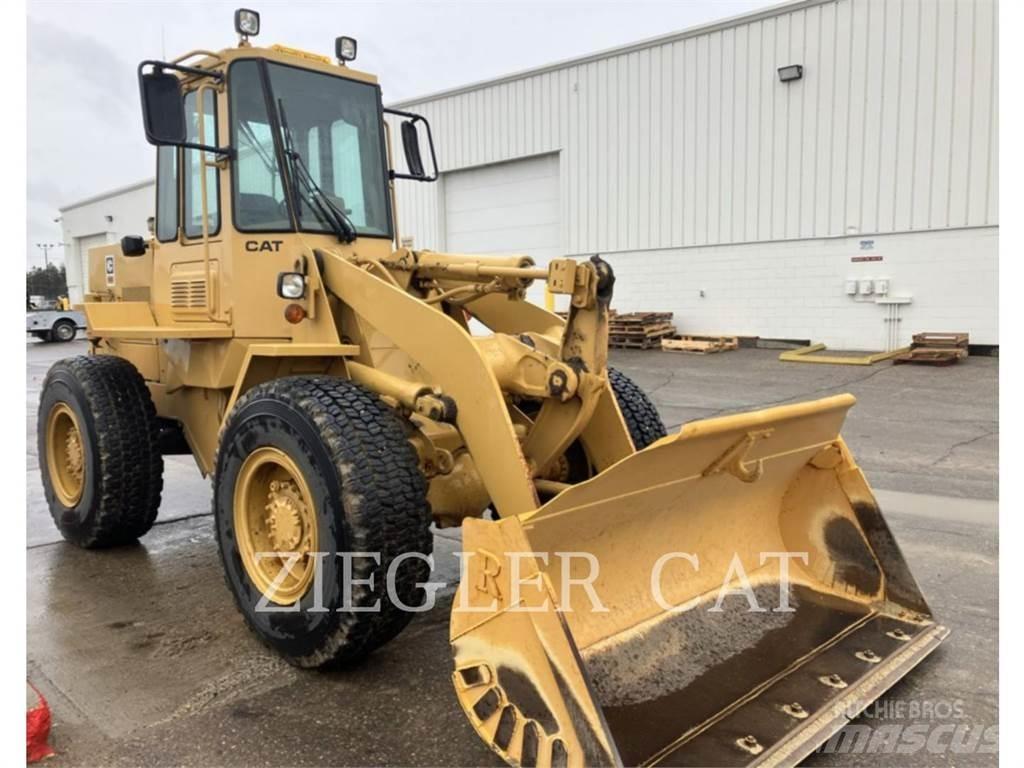 CAT 916 輪胎式裝載機