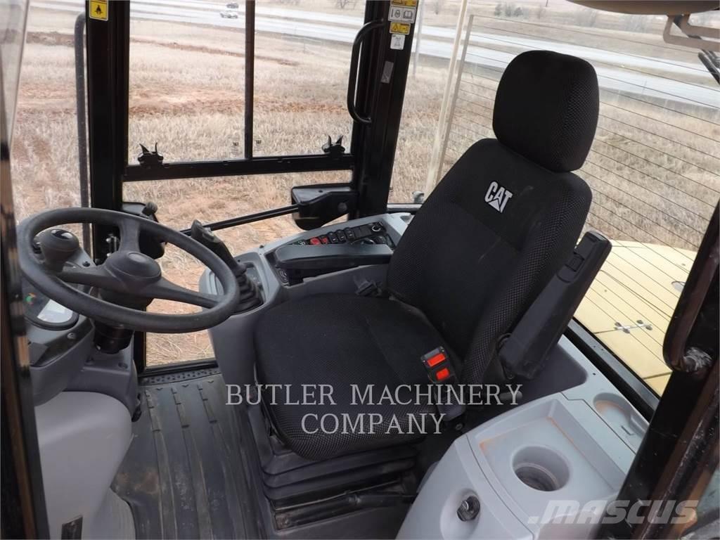 CAT 918M 輪胎式裝載機