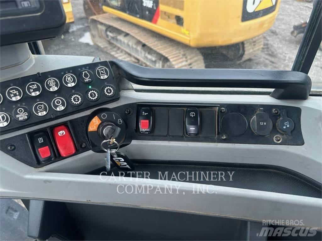 CAT 926M 輪胎式裝載機