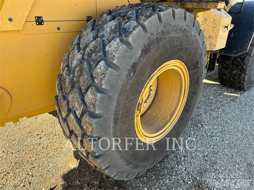 CAT 926M 輪胎式裝載機