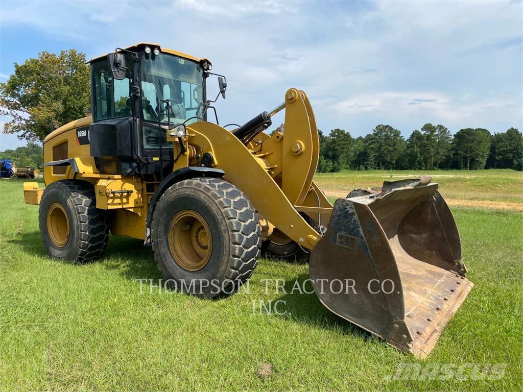 CAT 926M 輪胎式裝載機