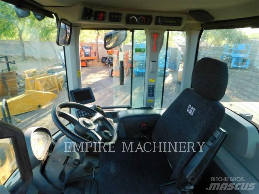 CAT 930M 輪胎式裝載機