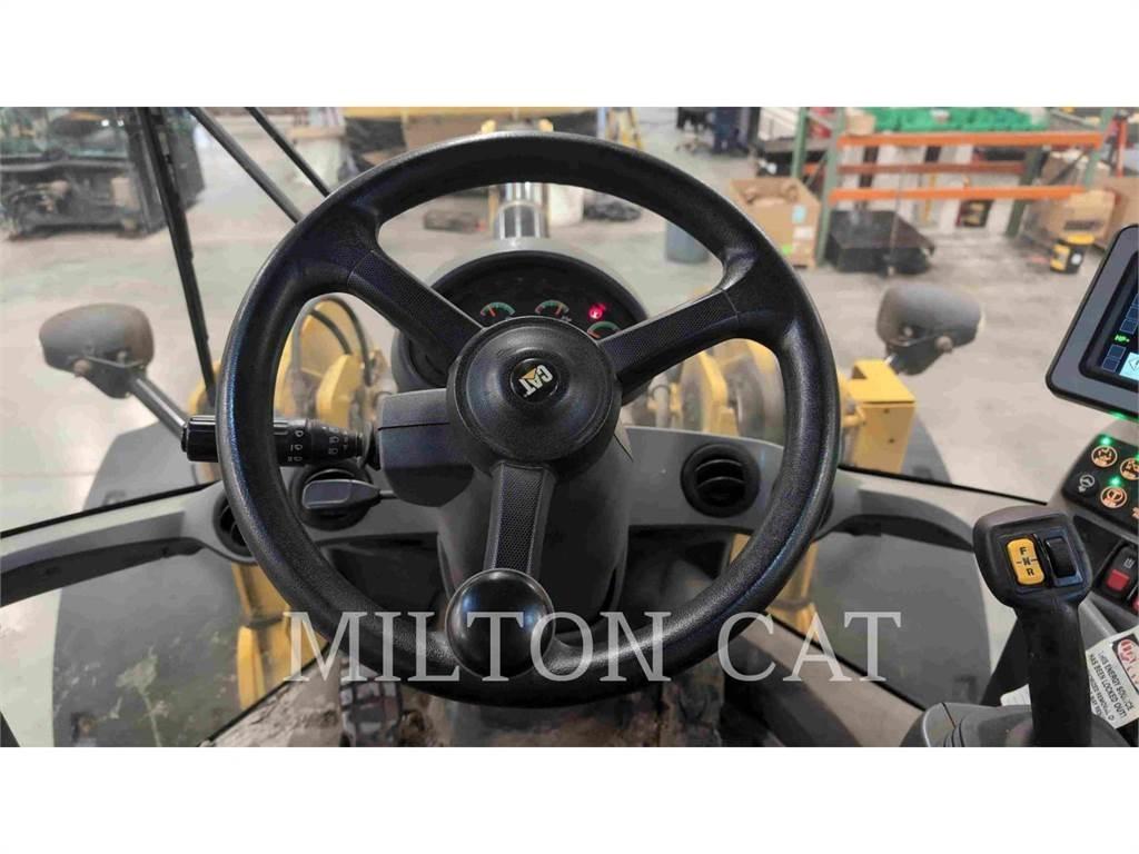 CAT 930M 輪胎式裝載機