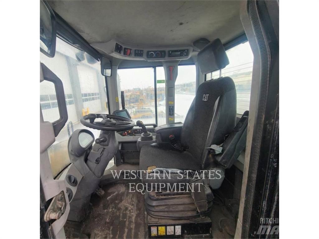 CAT 930M 輪胎式裝載機