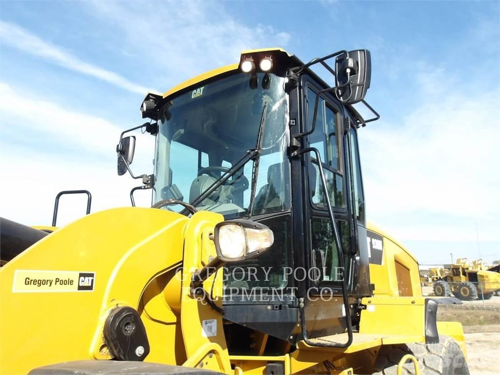 CAT 930M 輪胎式裝載機