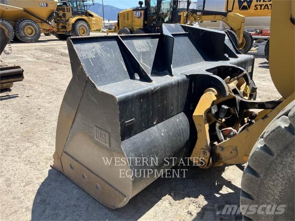 CAT 930M 輪胎式裝載機