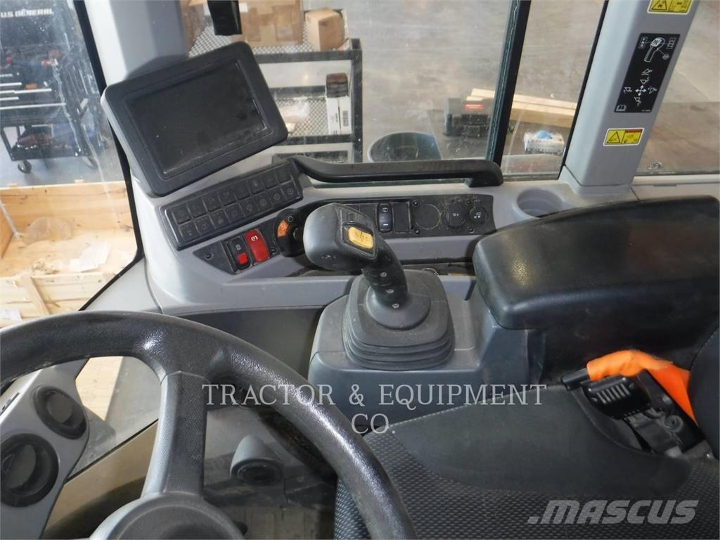 CAT 930M 輪胎式裝載機
