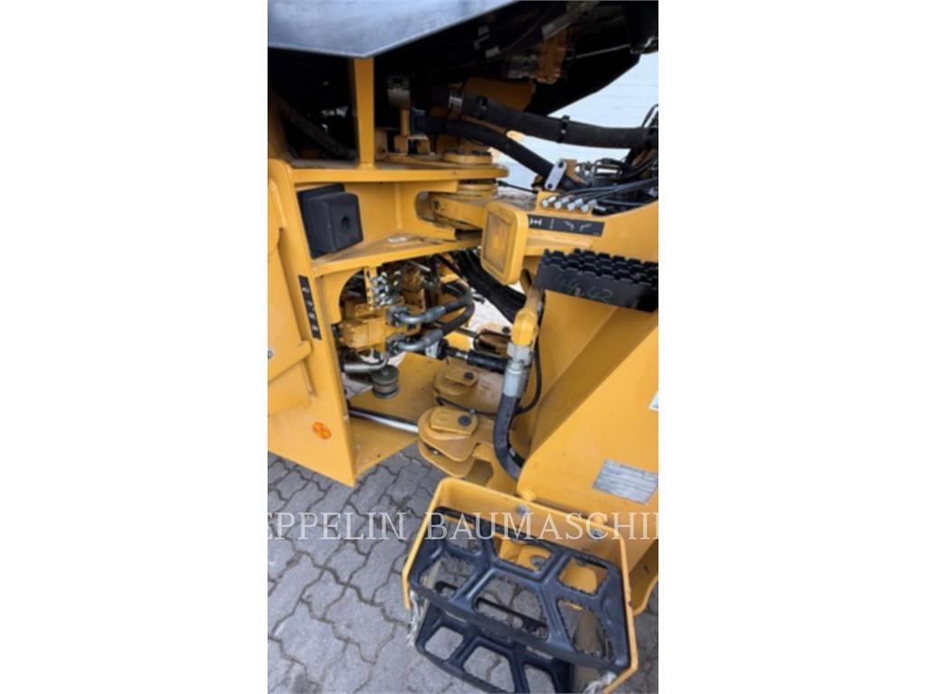 CAT 930M 輪胎式裝載機