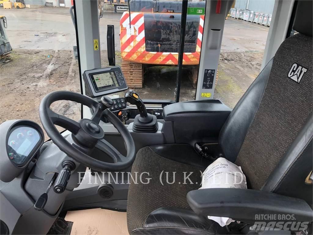 CAT 930M 輪胎式裝載機