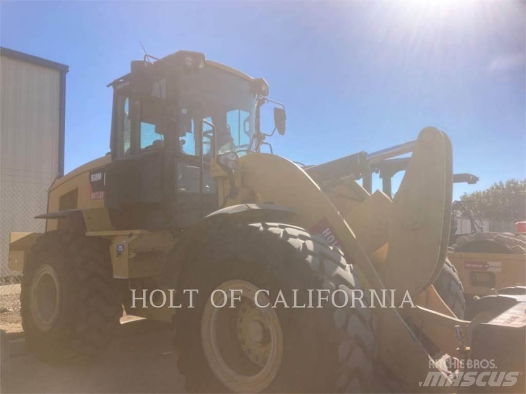 CAT 938 輪胎式裝載機