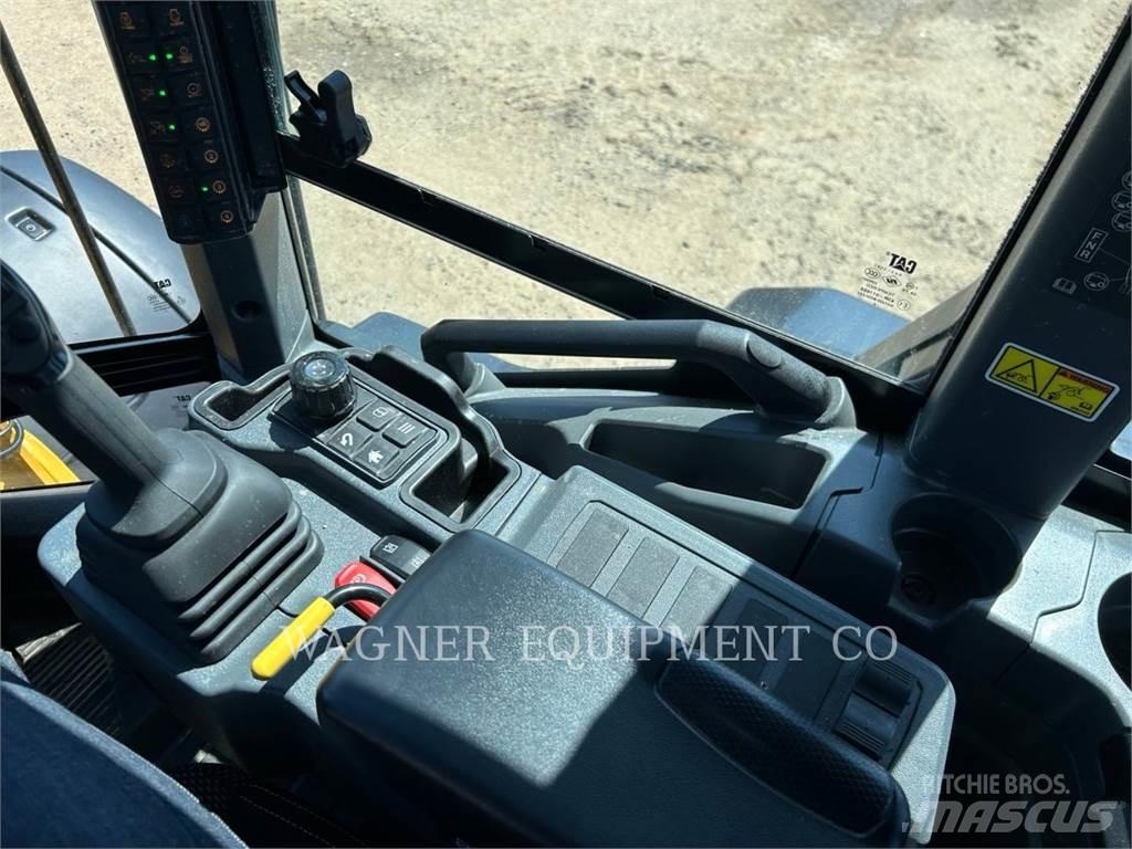 CAT 938 輪胎式裝載機