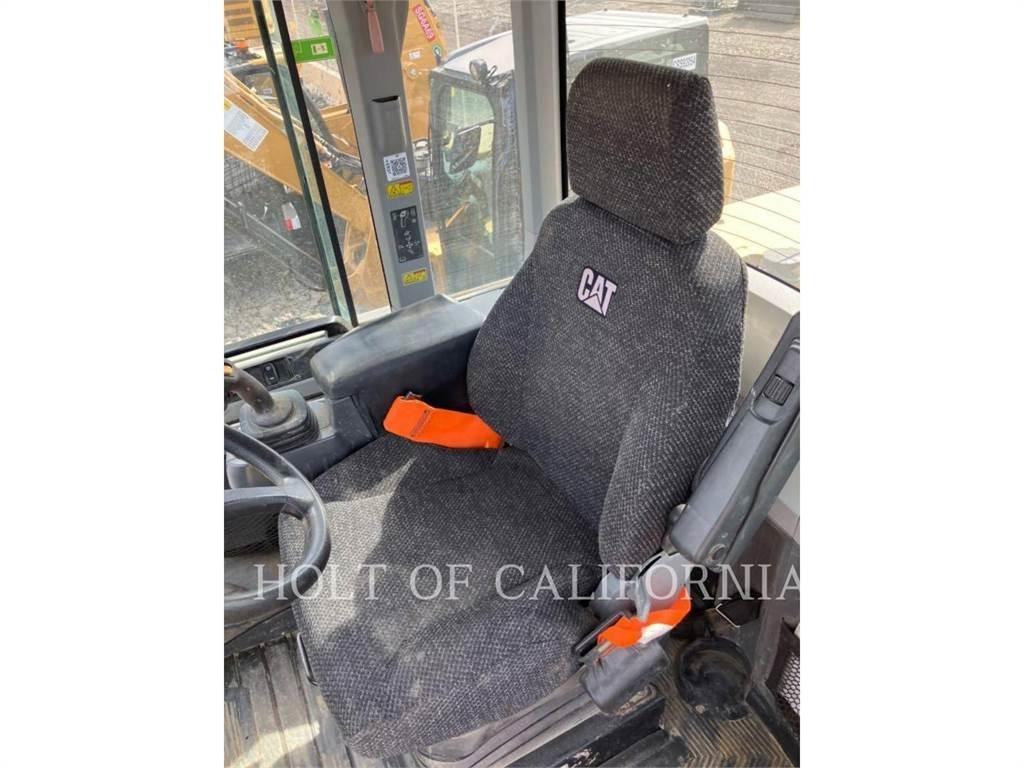 CAT 938 輪胎式裝載機