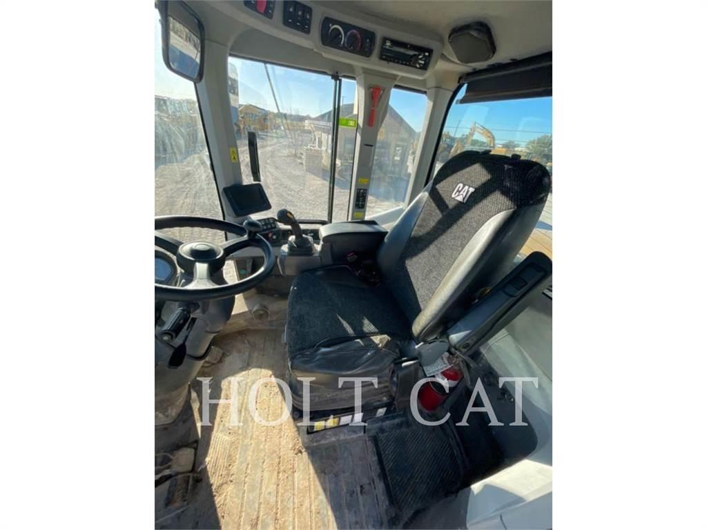 CAT 938M 輪胎式裝載機