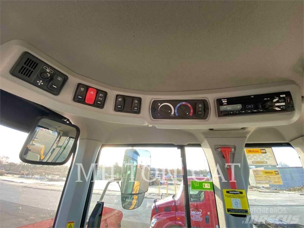 CAT 938M 輪胎式裝載機