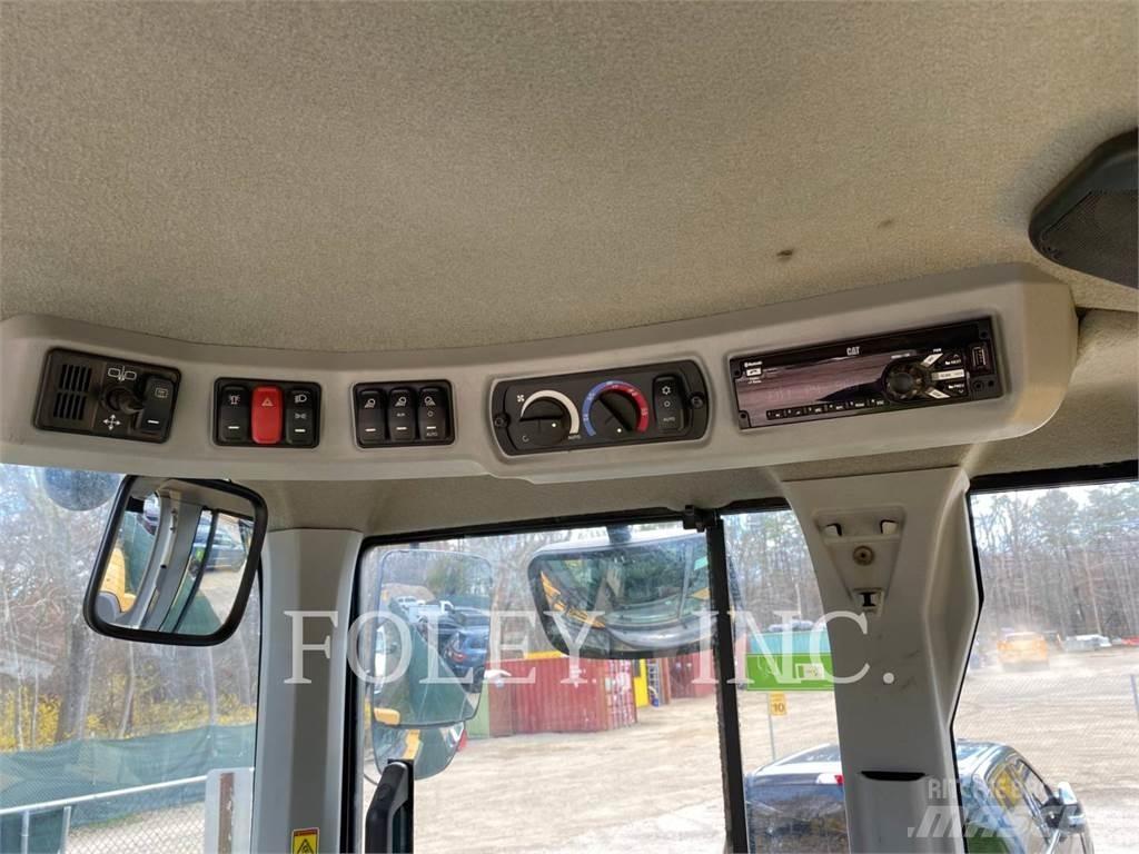 CAT 938M 輪胎式裝載機