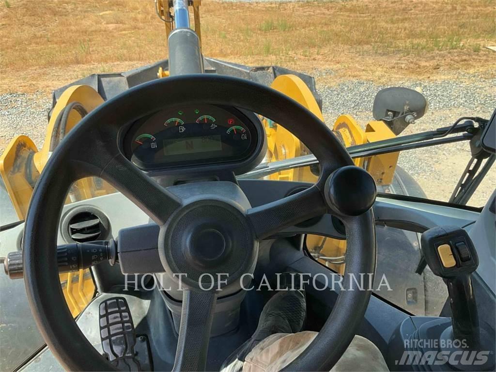 CAT 938M 輪胎式裝載機