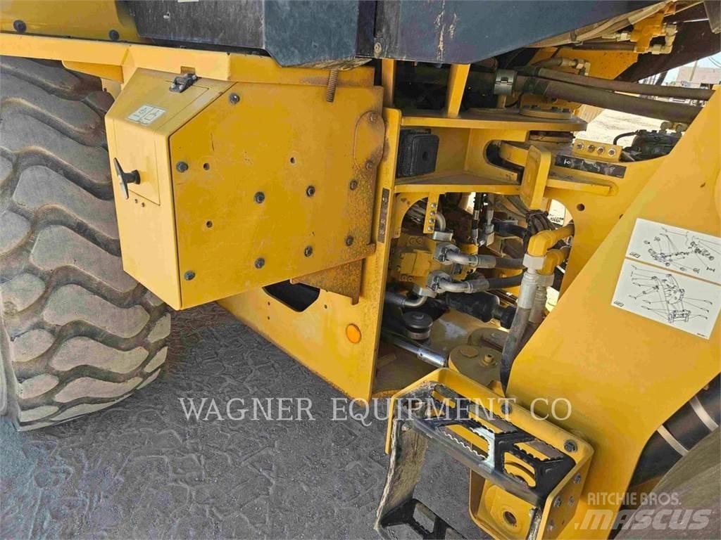 CAT 938M 輪胎式裝載機