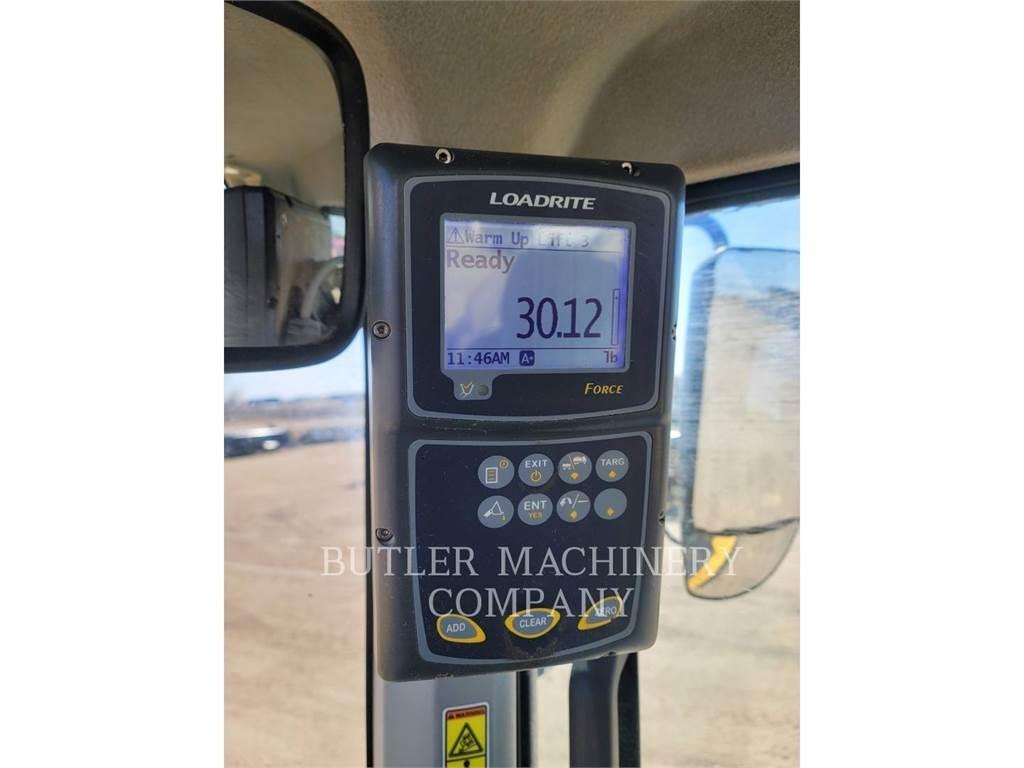 CAT 938M 輪胎式裝載機