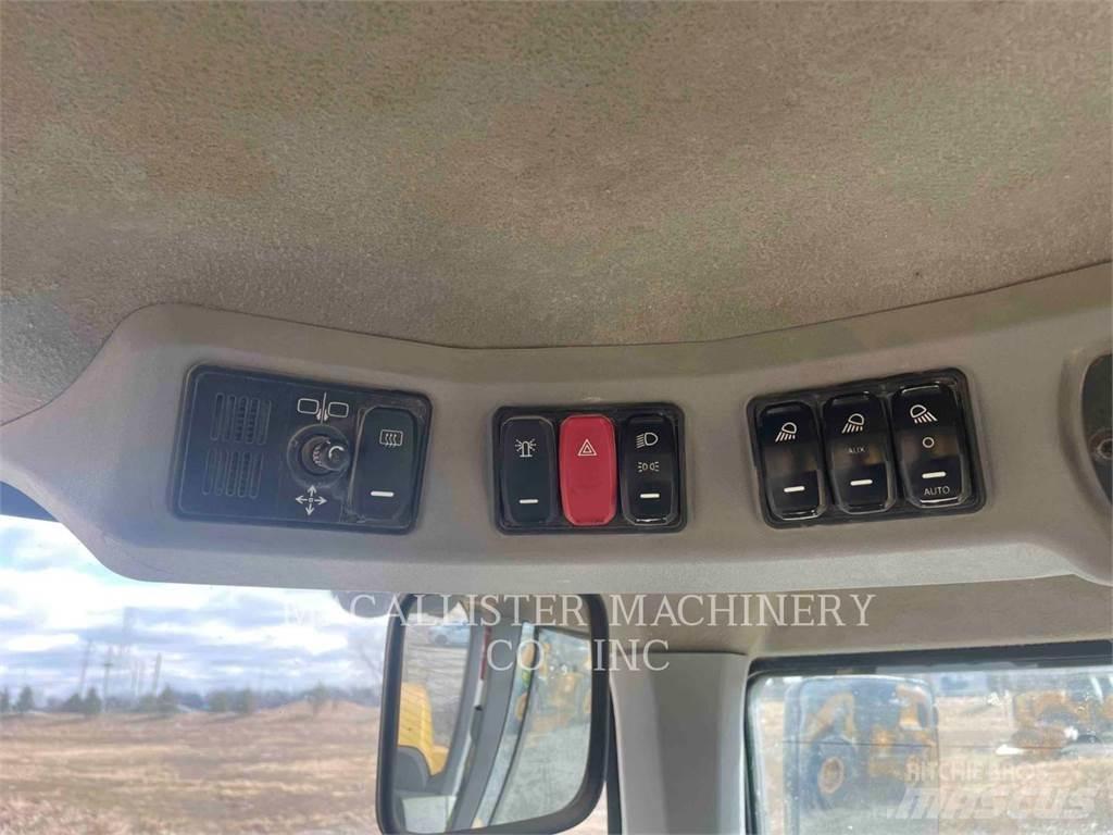 CAT 938M 輪胎式裝載機