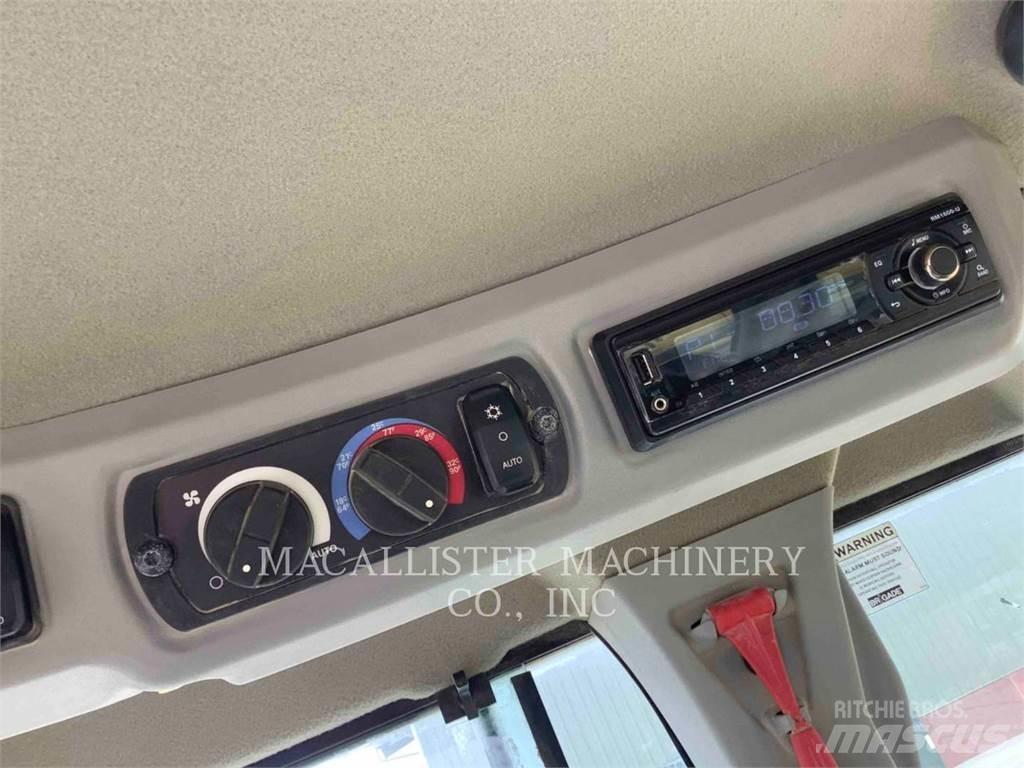 CAT 938M 輪胎式裝載機