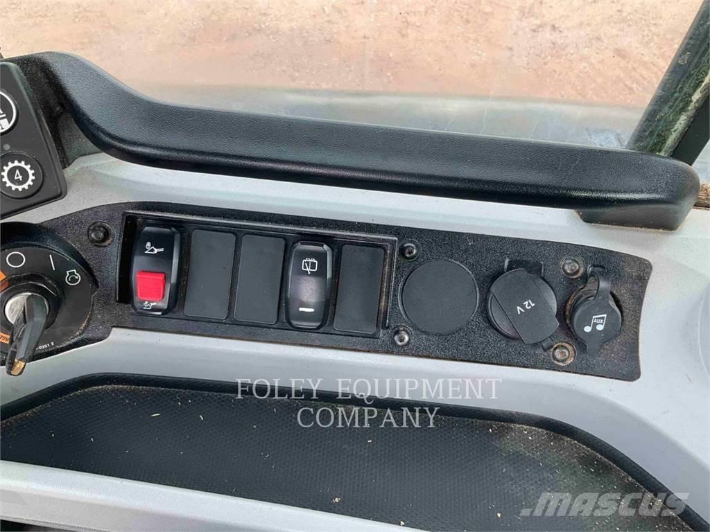 CAT 938M 輪胎式裝載機
