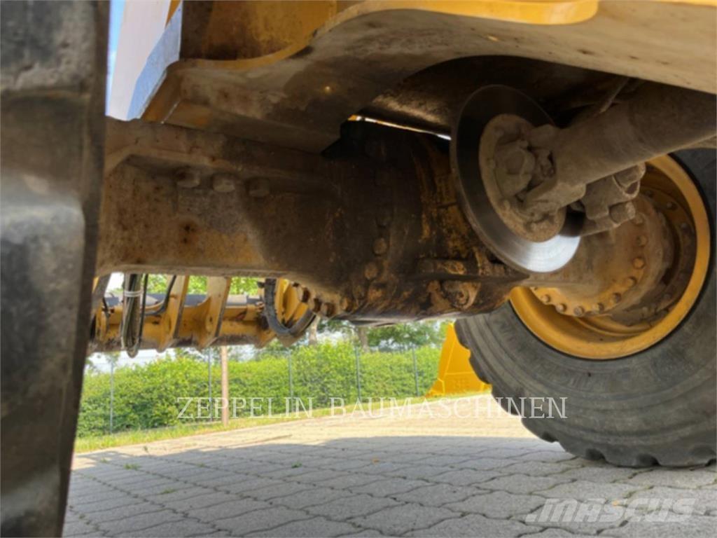 CAT 938M 輪胎式裝載機