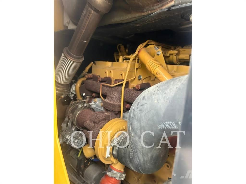 CAT 938M 輪胎式裝載機