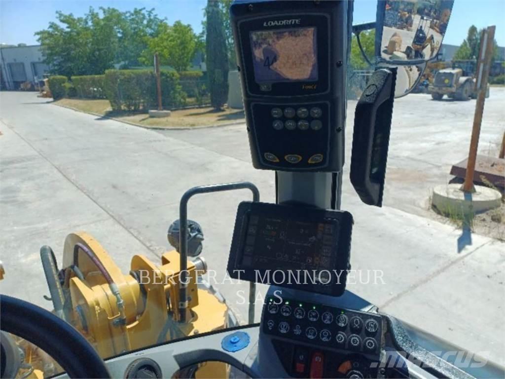 CAT 938M 輪胎式裝載機