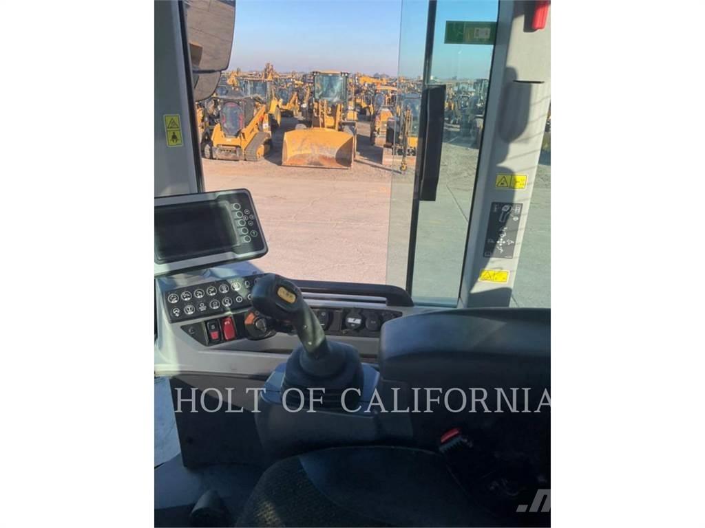 CAT 938M 輪胎式裝載機
