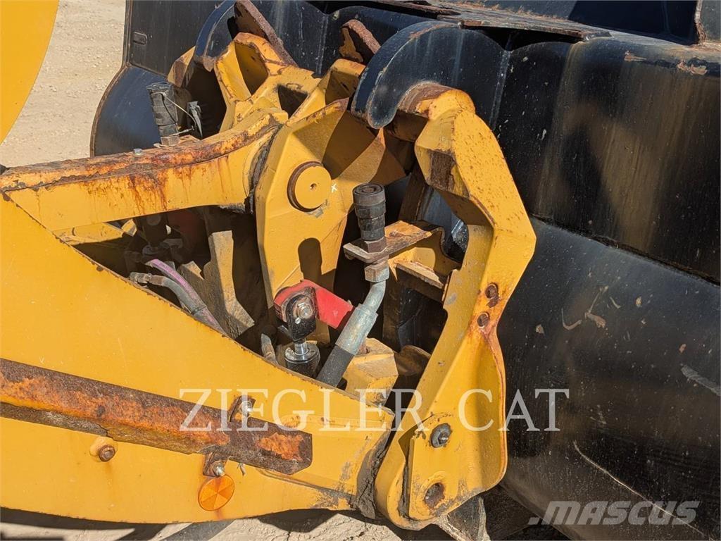 CAT 938M 輪胎式裝載機